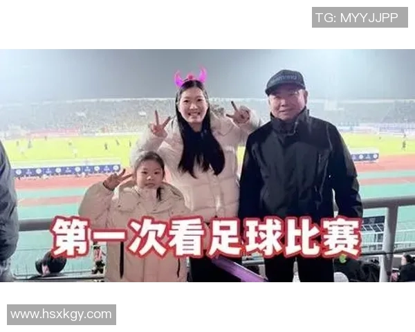 足球明星家人温馨进场瞬间大揭秘精彩瞬间尽在眼前让我们一起感受他们的支持与爱