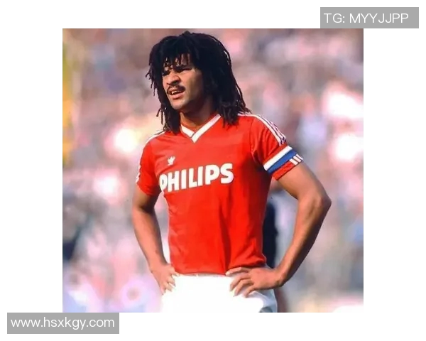 足球明星白人扎小辫的独特风格与赛场魅力揭秘 足球明星白人扎小辫的独特风格与赛场魅力揭秘