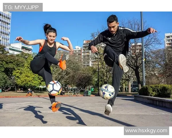 足球明星颠球技巧展示图片集锦让你领略球场魅力与风采 足球明星颠球技巧展示图片集锦让你领略球场魅力与风采