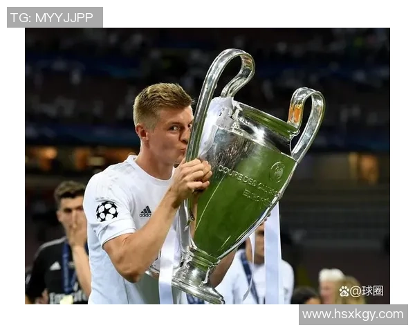 足球明星的辉煌与遗憾交织让人感慨不已的职业生涯与人生选择 足球明星的辉煌与遗憾交织让人感慨不已的职业生涯与人生选择